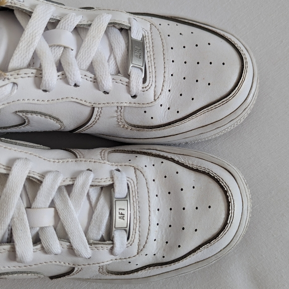 Nike Air Force 1 AF1 Triple White Lows Premium Sneakers - Picture 4 of 11